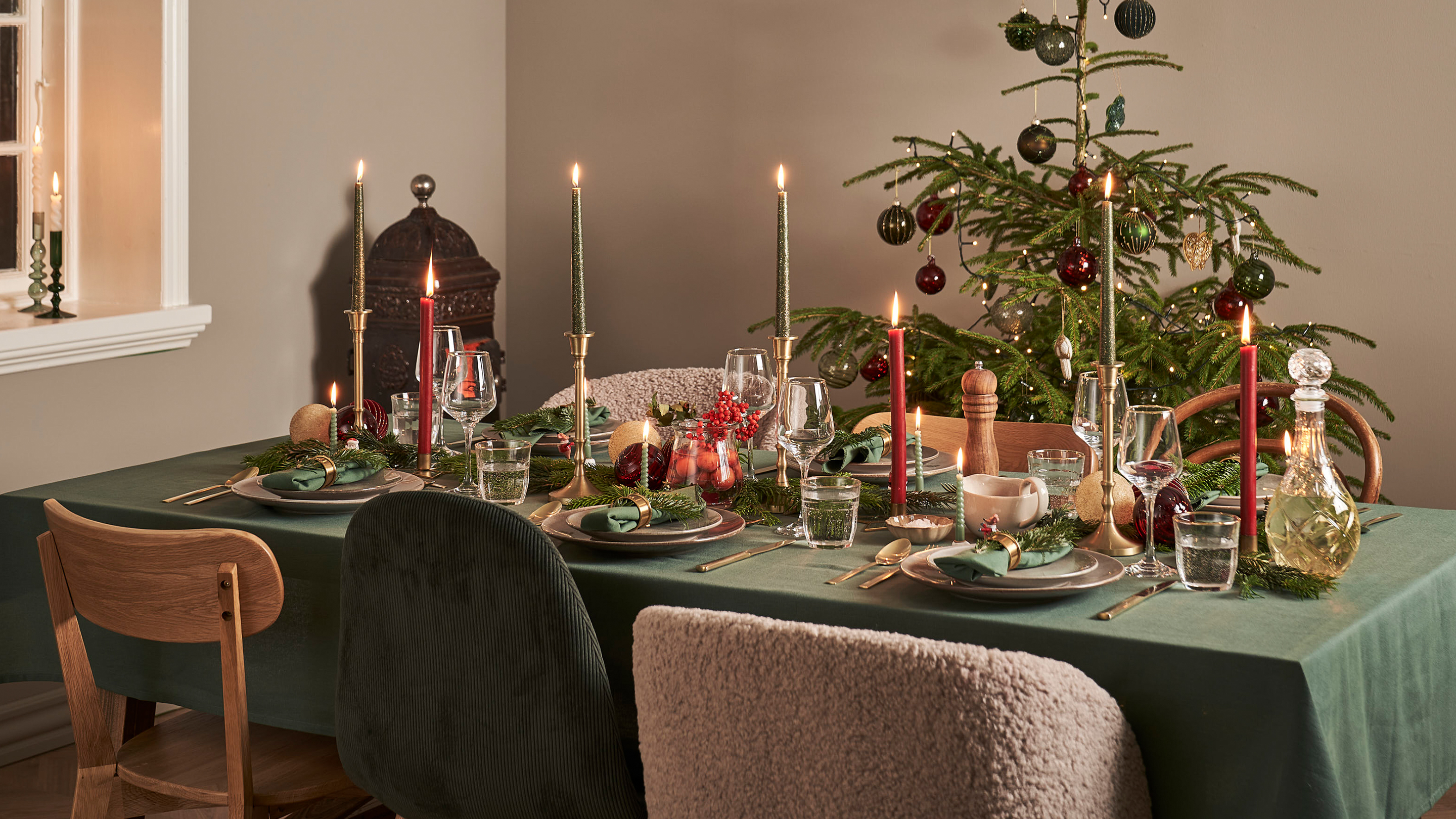 classic christmas table